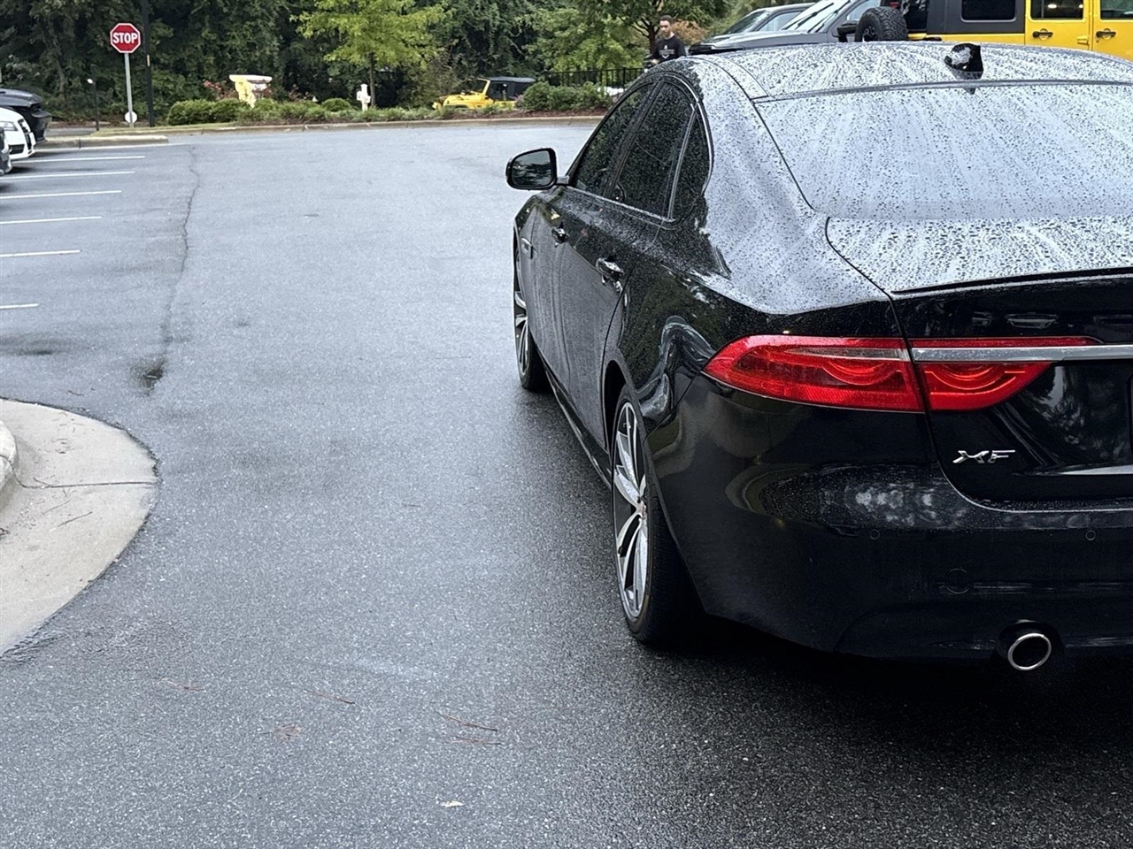 2016 Jaguar XF S photo 9