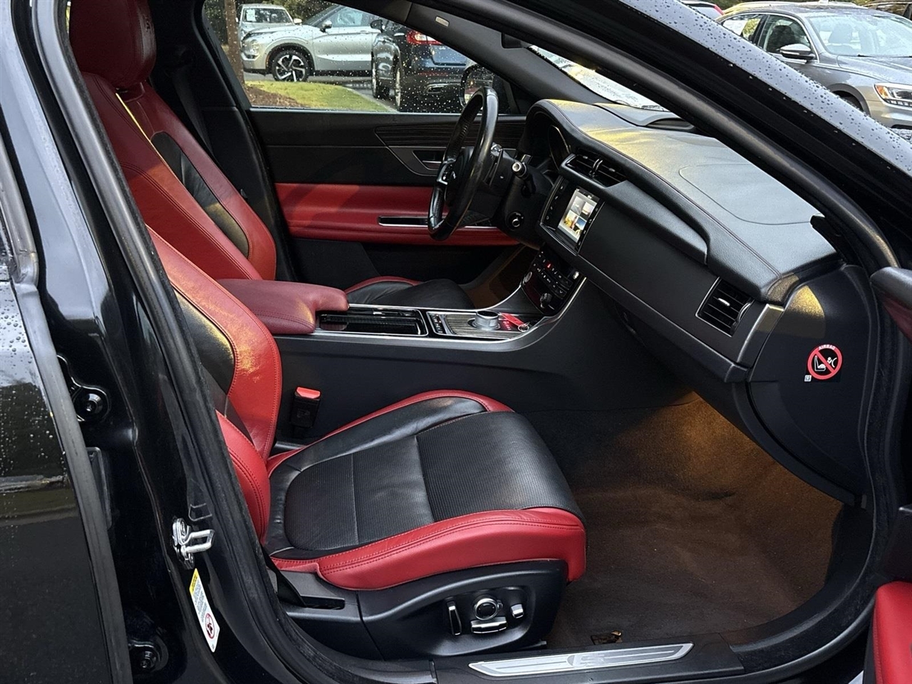 2016 Jaguar XF S photo 18