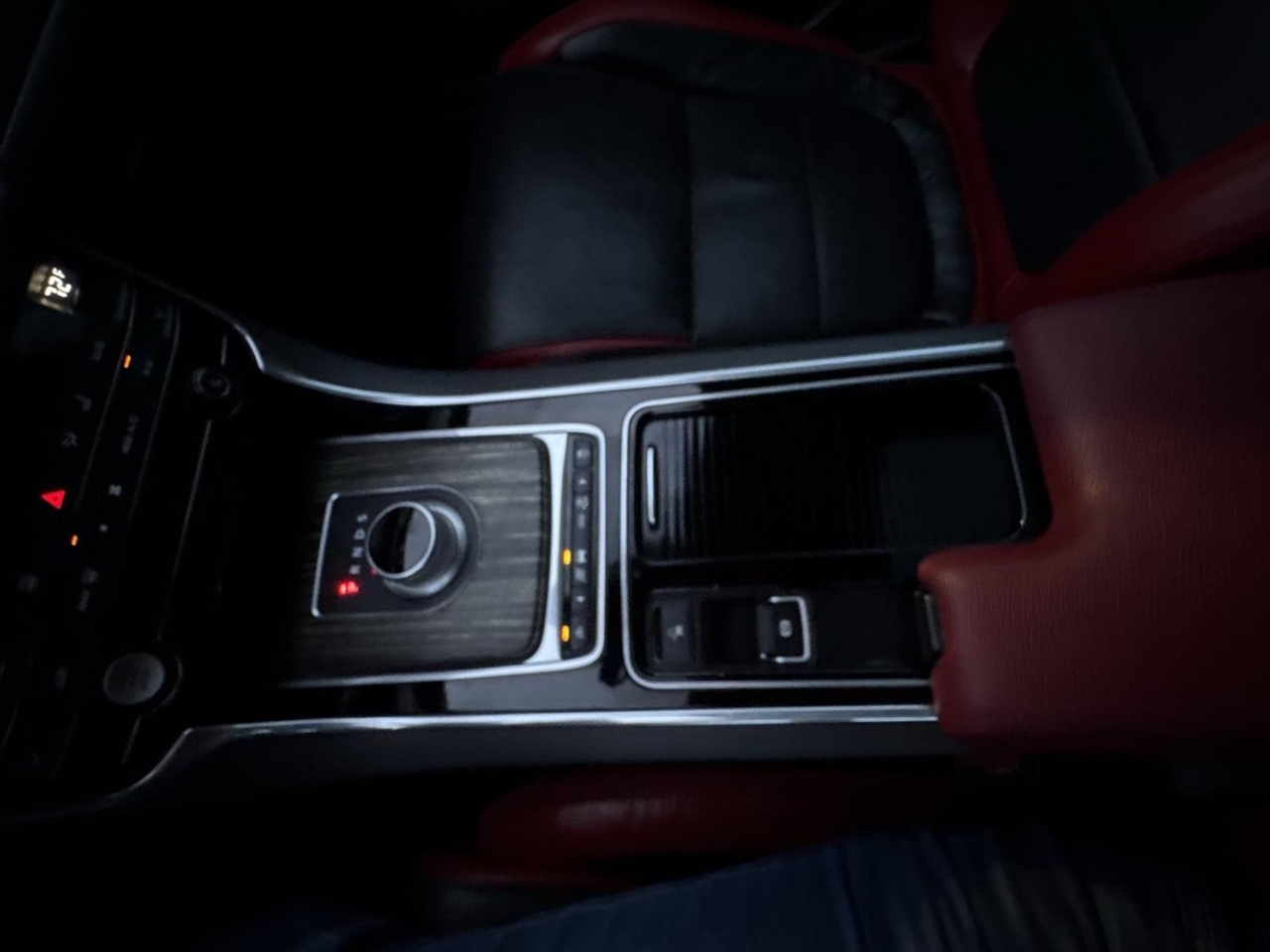 2016 Jaguar XF S photo 30