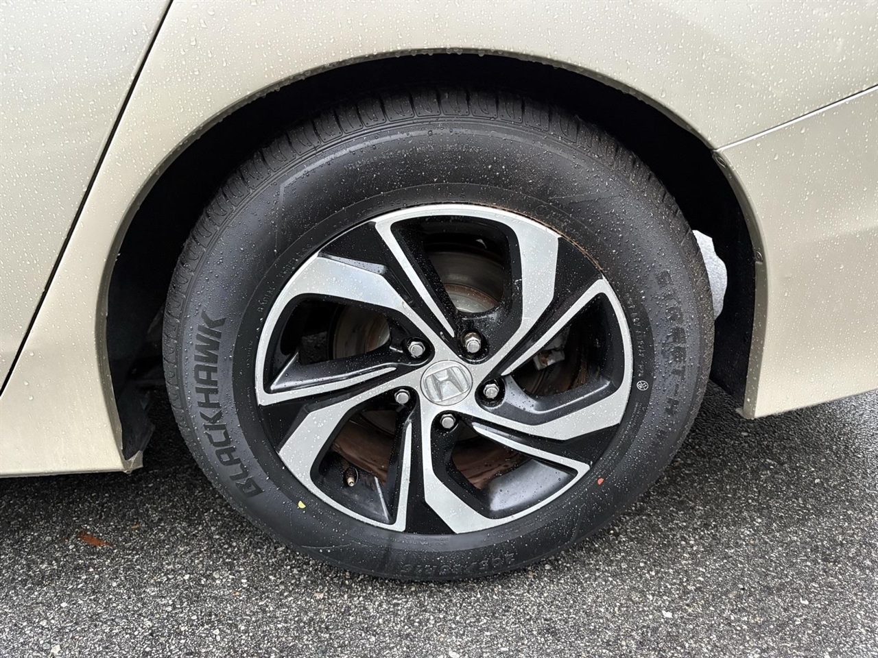 2017 Honda Accord LX photo 11