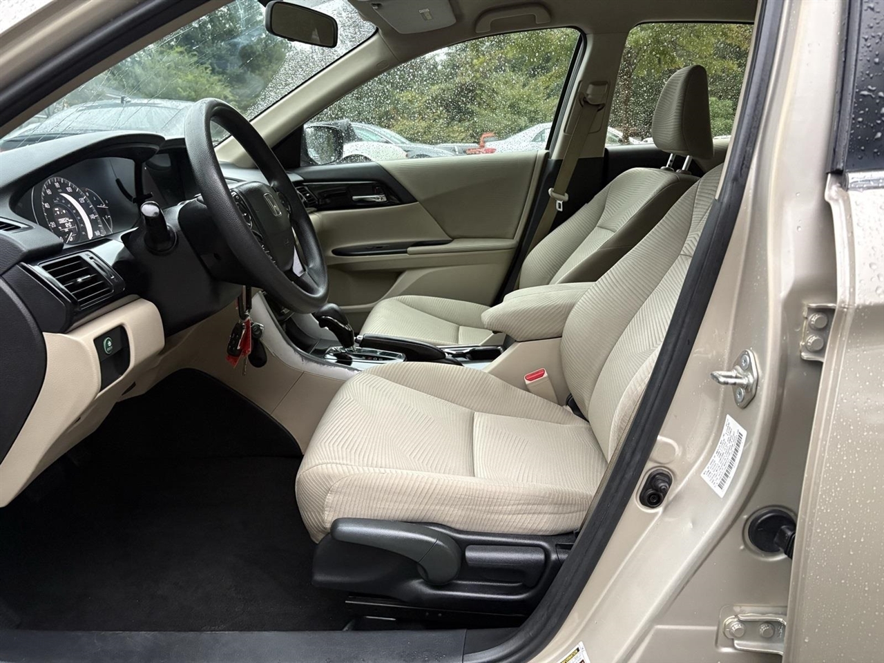 2017 Honda Accord LX photo 13
