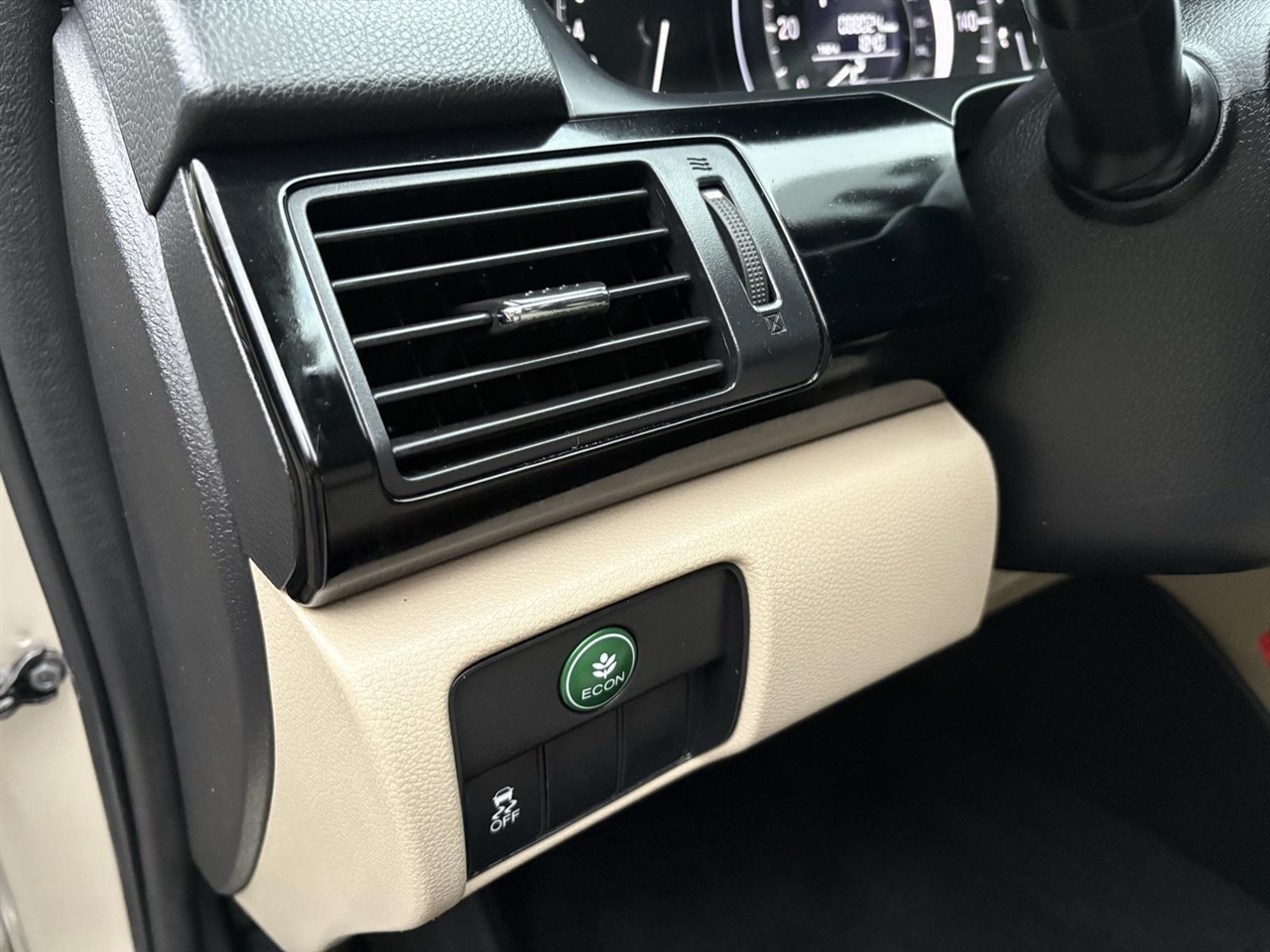 2017 Honda Accord LX photo 14