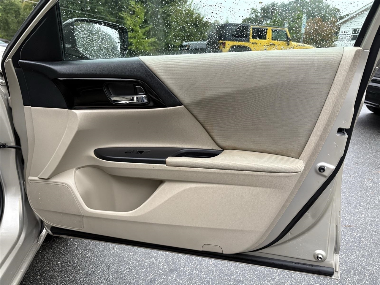 2017 Honda Accord LX photo 15