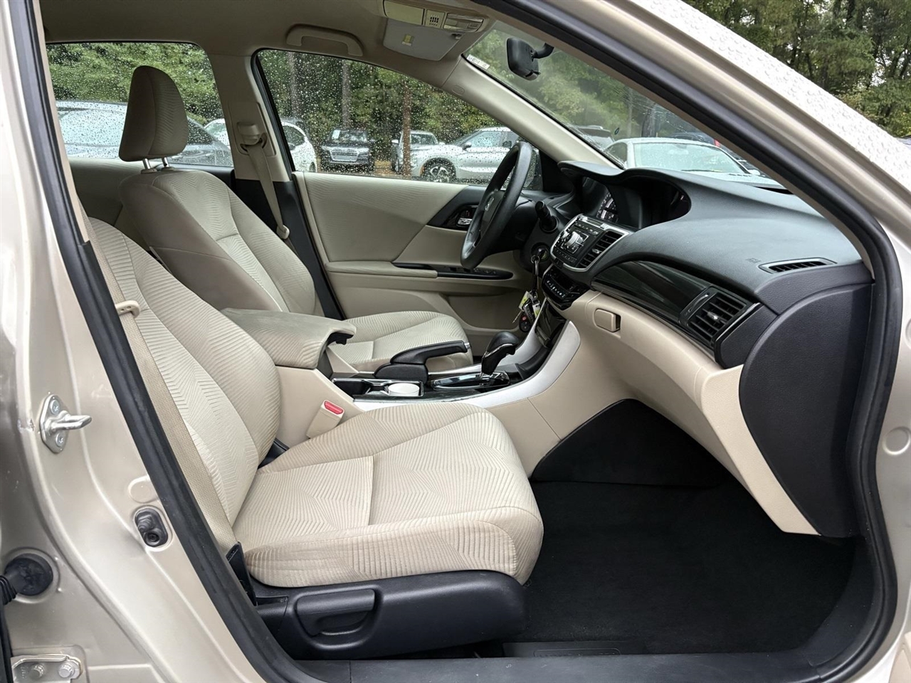 2017 Honda Accord LX photo 16