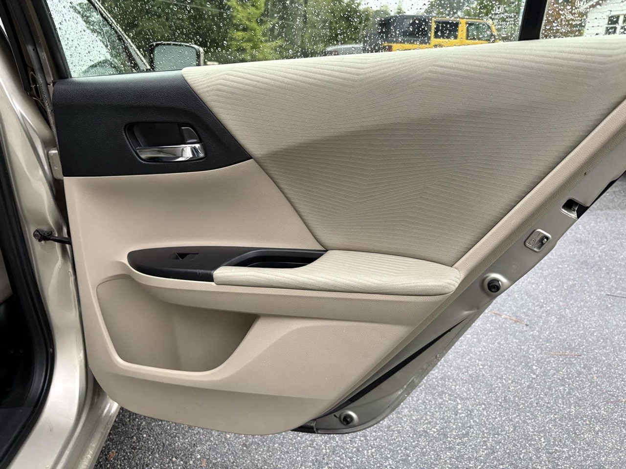 2017 Honda Accord LX photo 17