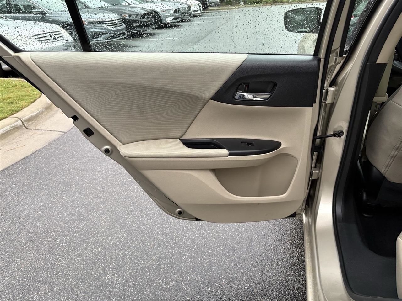 2017 Honda Accord LX photo 19