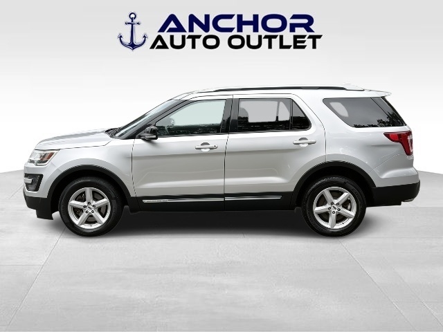 2016 Ford Explorer XLT photo 2