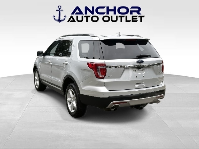 2016 Ford Explorer XLT photo 4