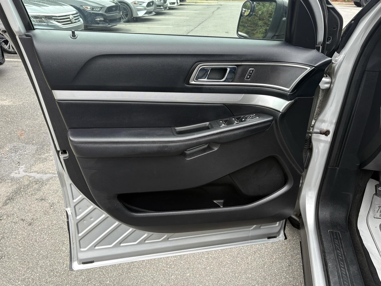 2016 Ford Explorer XLT photo 9