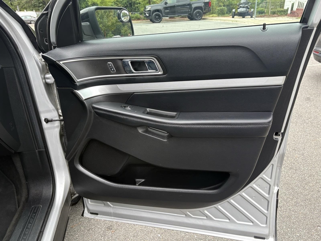 2016 Ford Explorer XLT photo 12