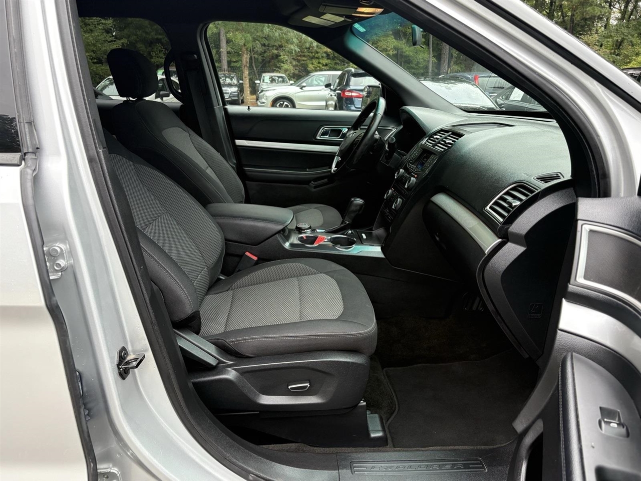 2016 Ford Explorer XLT photo 13