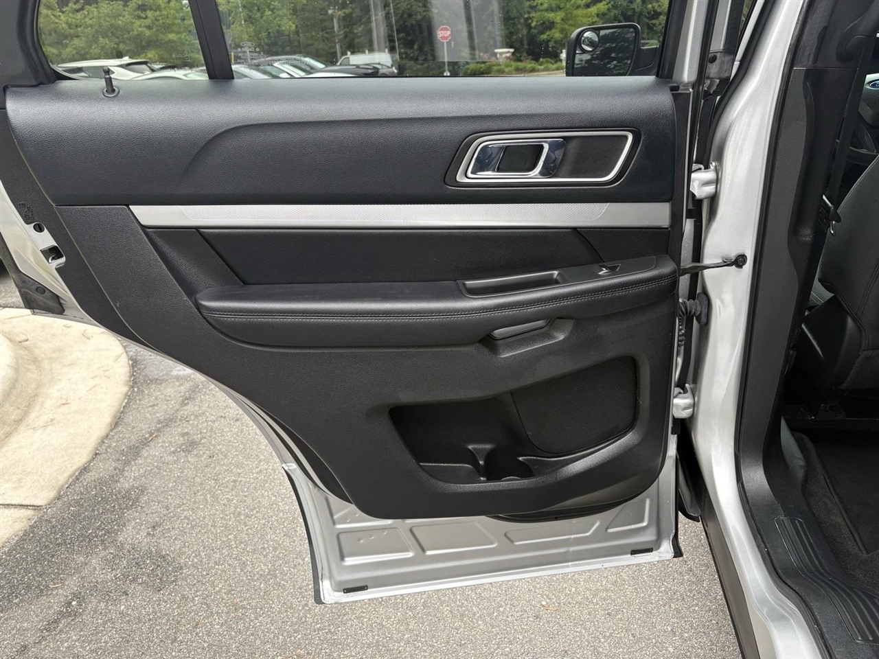 2016 Ford Explorer XLT photo 16