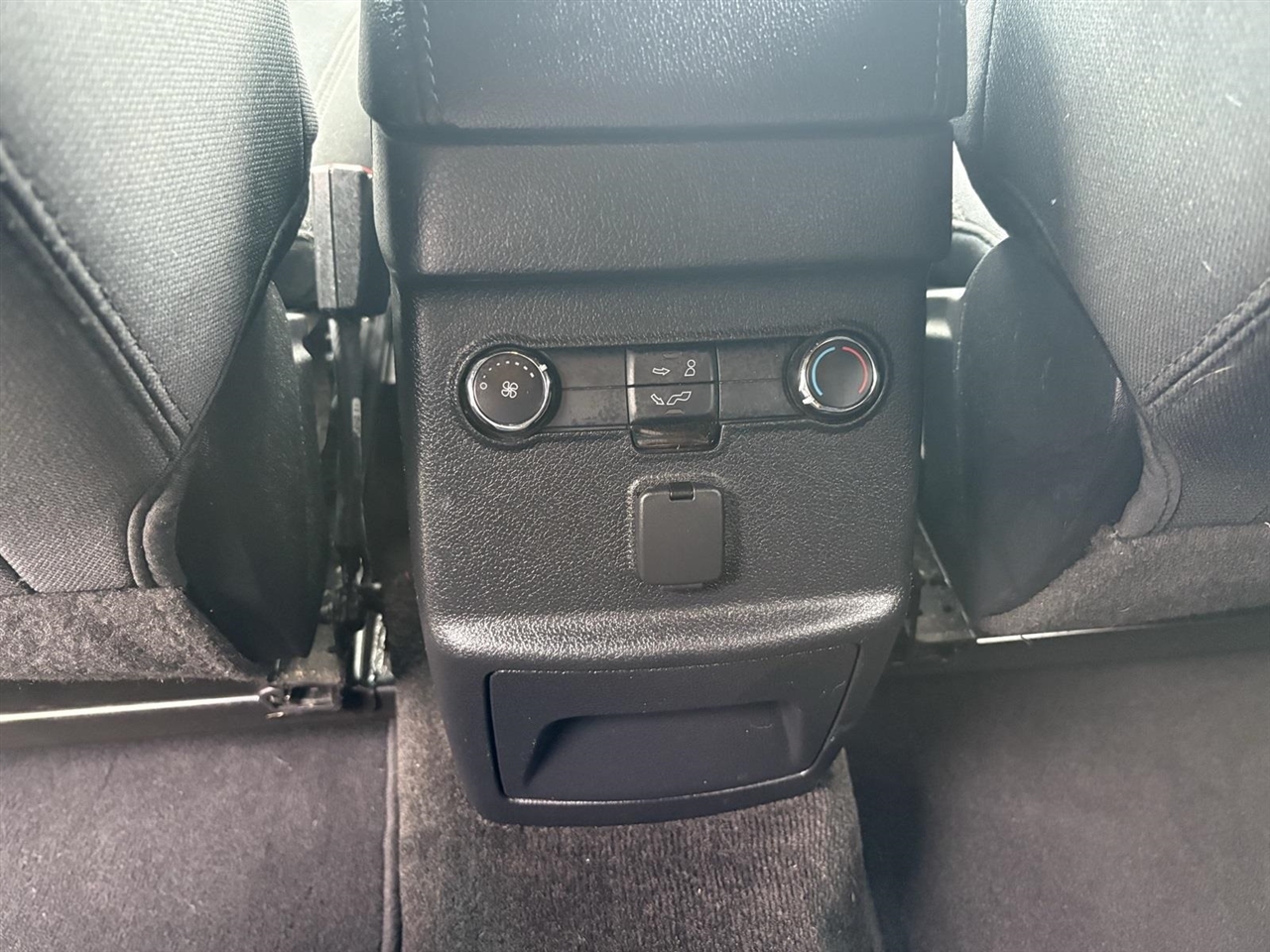2016 Ford Explorer XLT photo 19