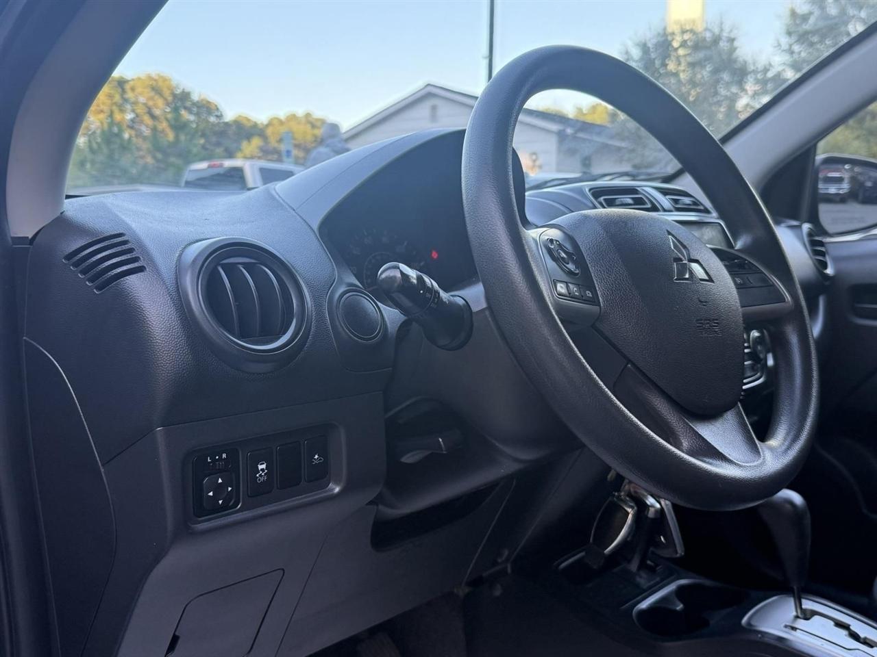 Mitsubishi Mirage G4  2023