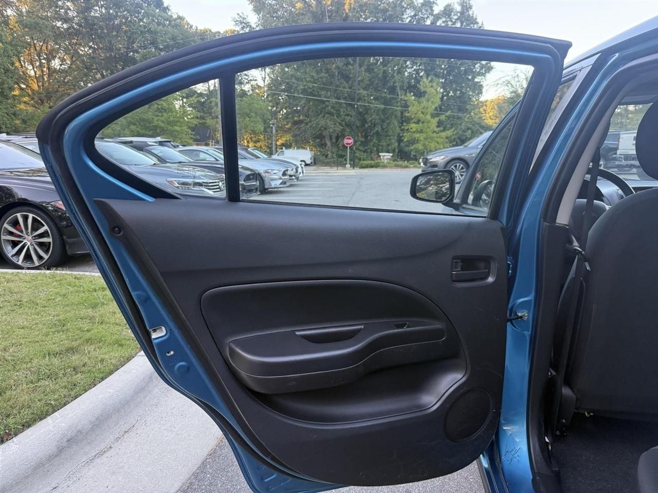 Mitsubishi Mirage G4  2023