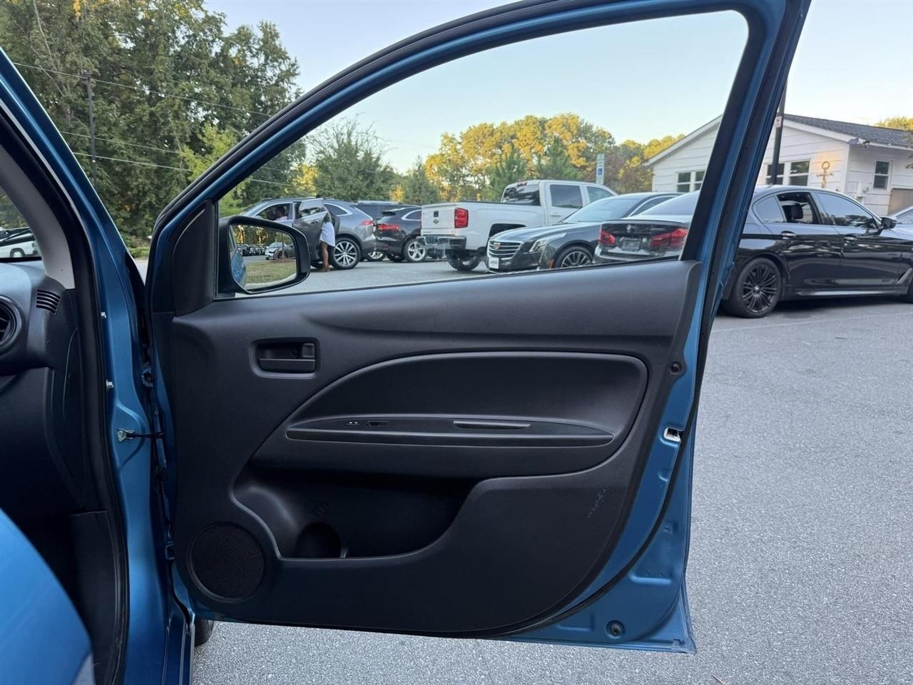 Mitsubishi Mirage G4  2023