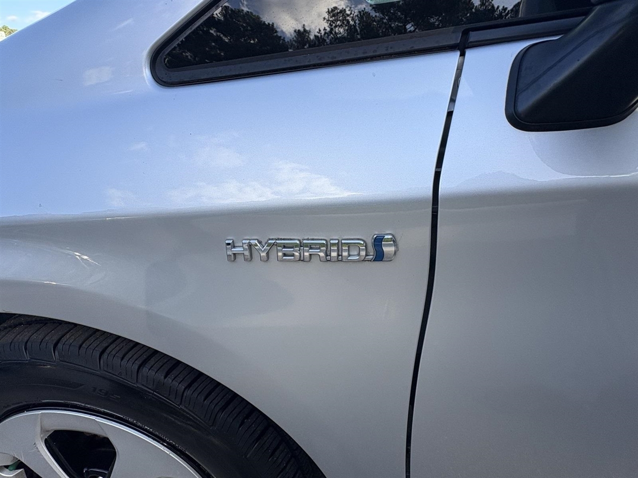 2013 Toyota Prius Three photo 12
