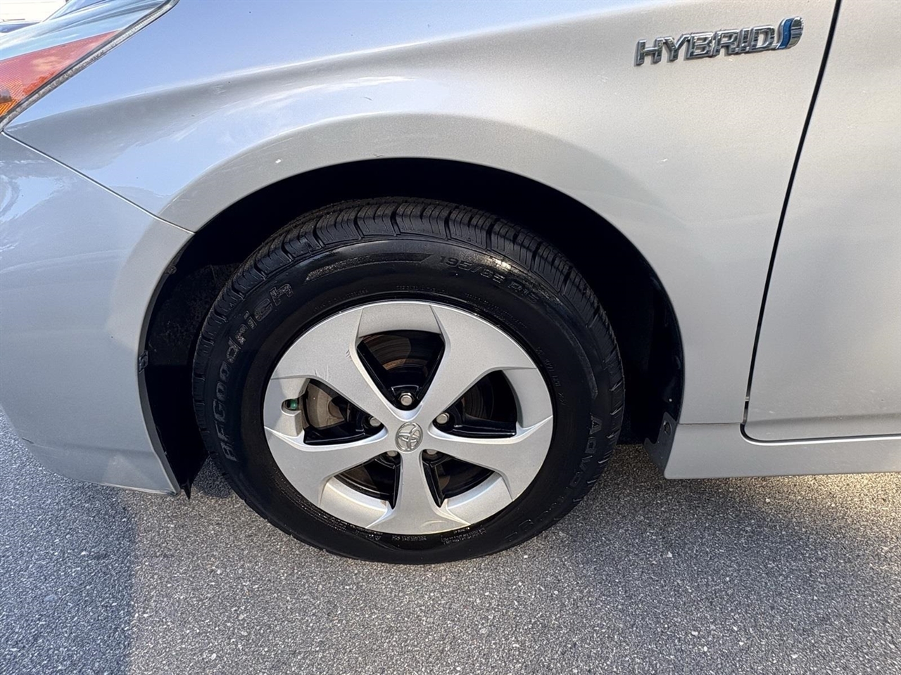 2013 Toyota Prius Three photo 13