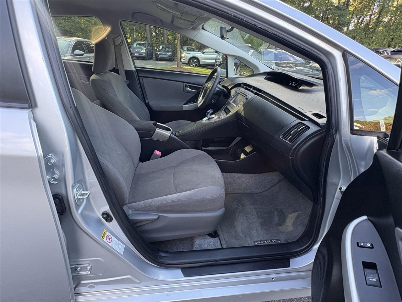 2013 Toyota Prius Three photo 17