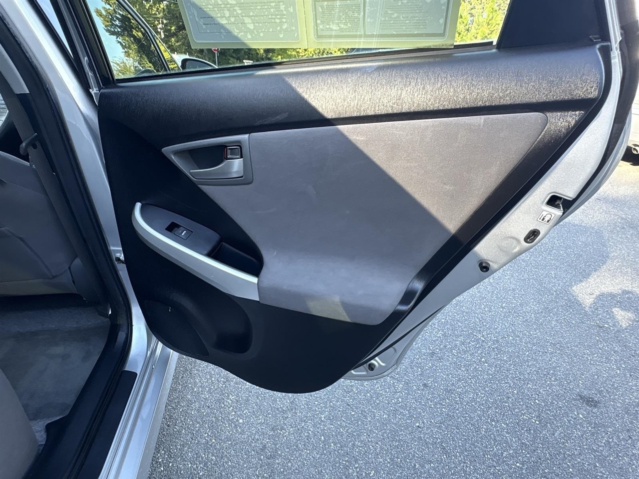 2013 Toyota Prius Three photo 18