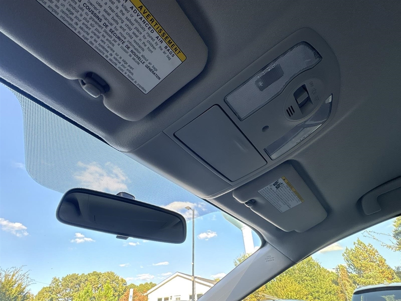 2013 Toyota Prius Three photo 32
