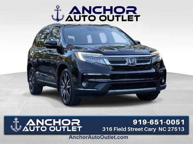 Honda Pilot Touring w/Rear Captain's Chairs 2019