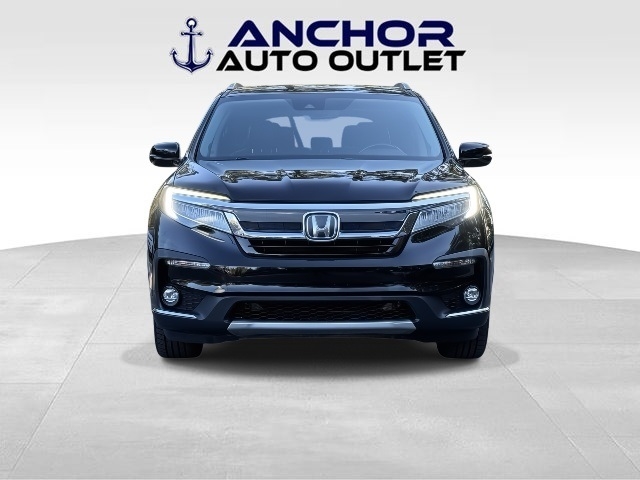Honda Pilot Touring w/Rear Captain's Chairs 2019