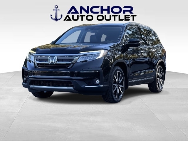 Honda Pilot Touring w/Rear Captain's Chairs 2019