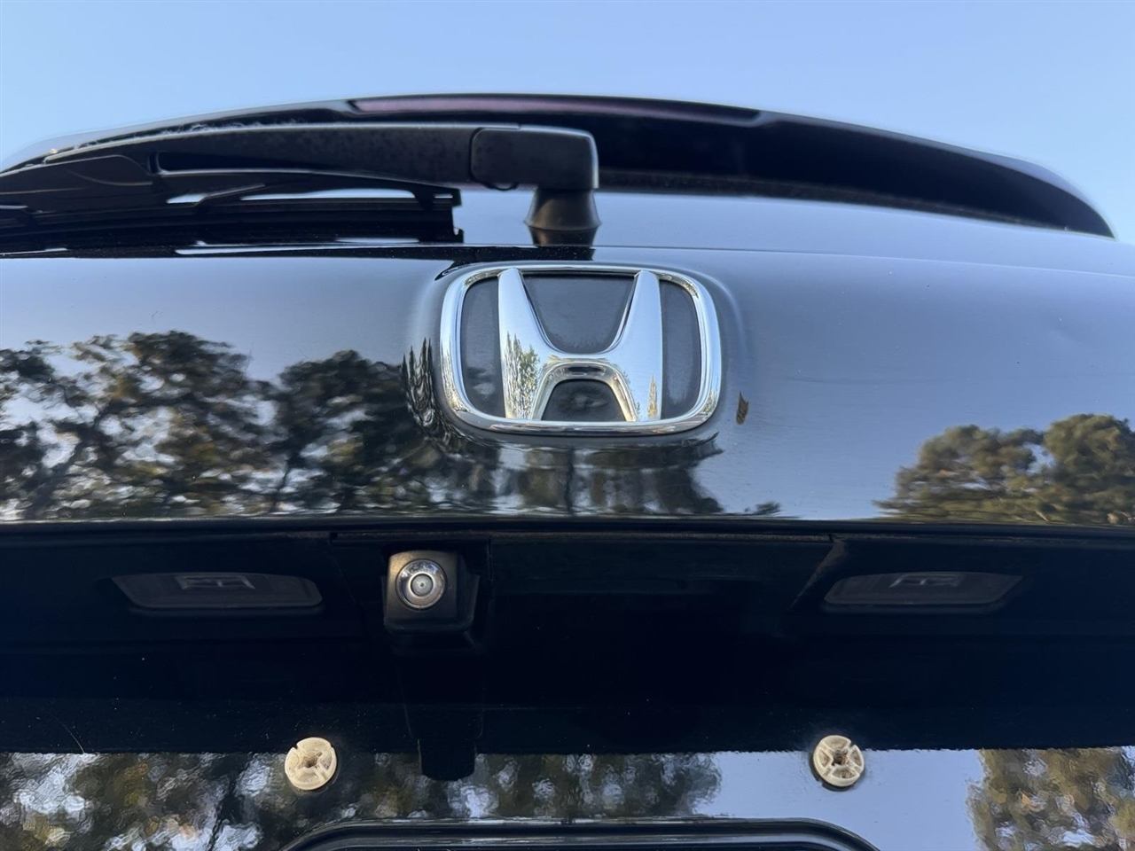 Honda Pilot Touring w/Rear Captain's Chairs 2019