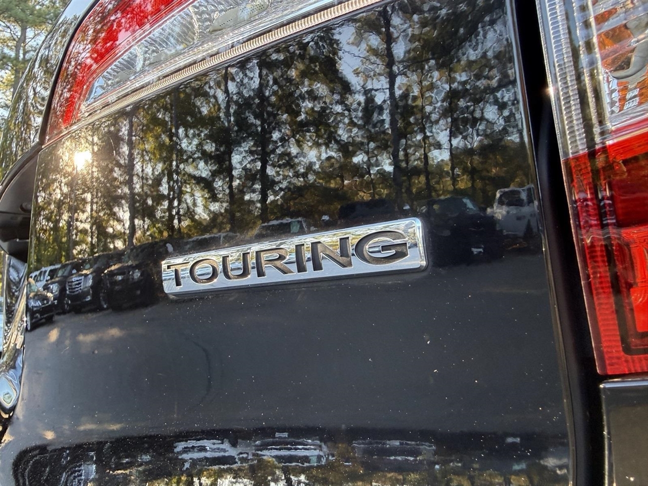 Honda Pilot Touring w/Rear Captain's Chairs 2019