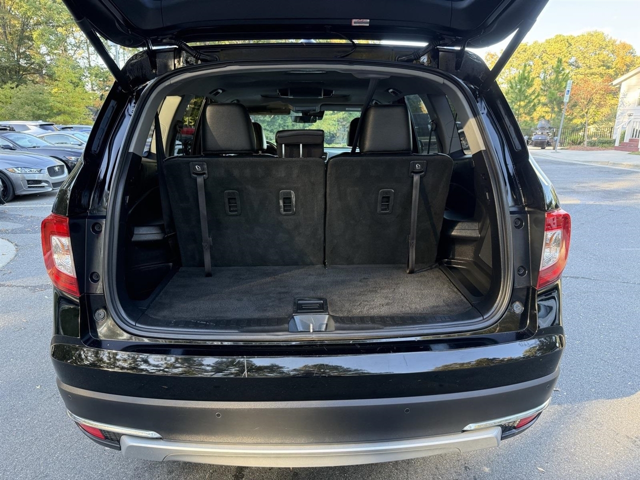 Honda Pilot Touring w/Rear Captain's Chairs 2019