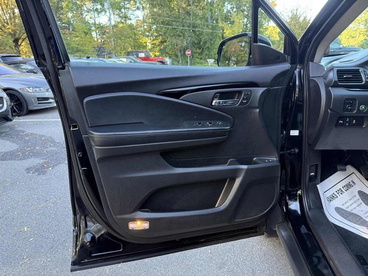 Honda Pilot Touring w/Rear Captain's Chairs 2019
