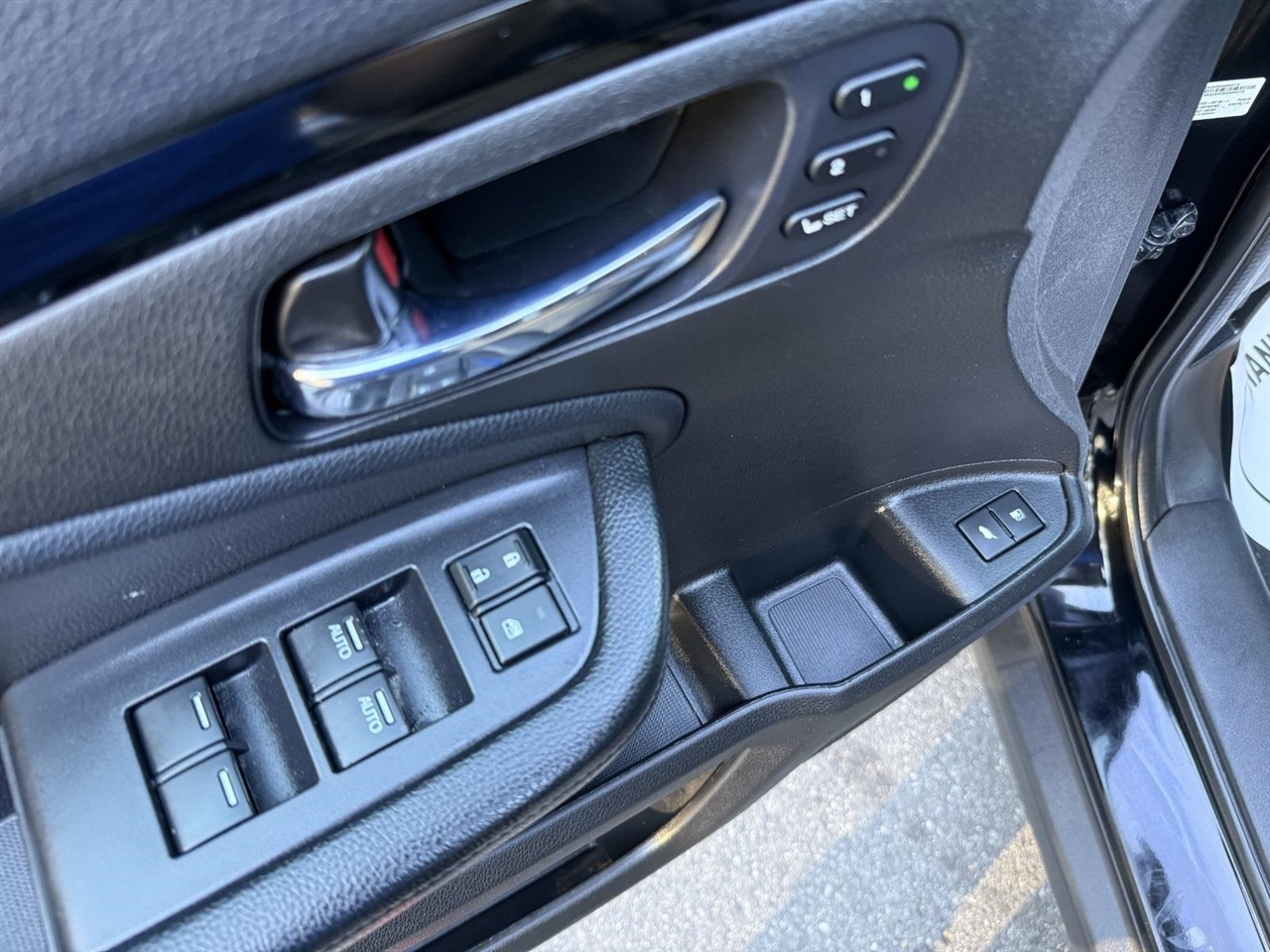 Honda Pilot Touring w/Rear Captain's Chairs 2019