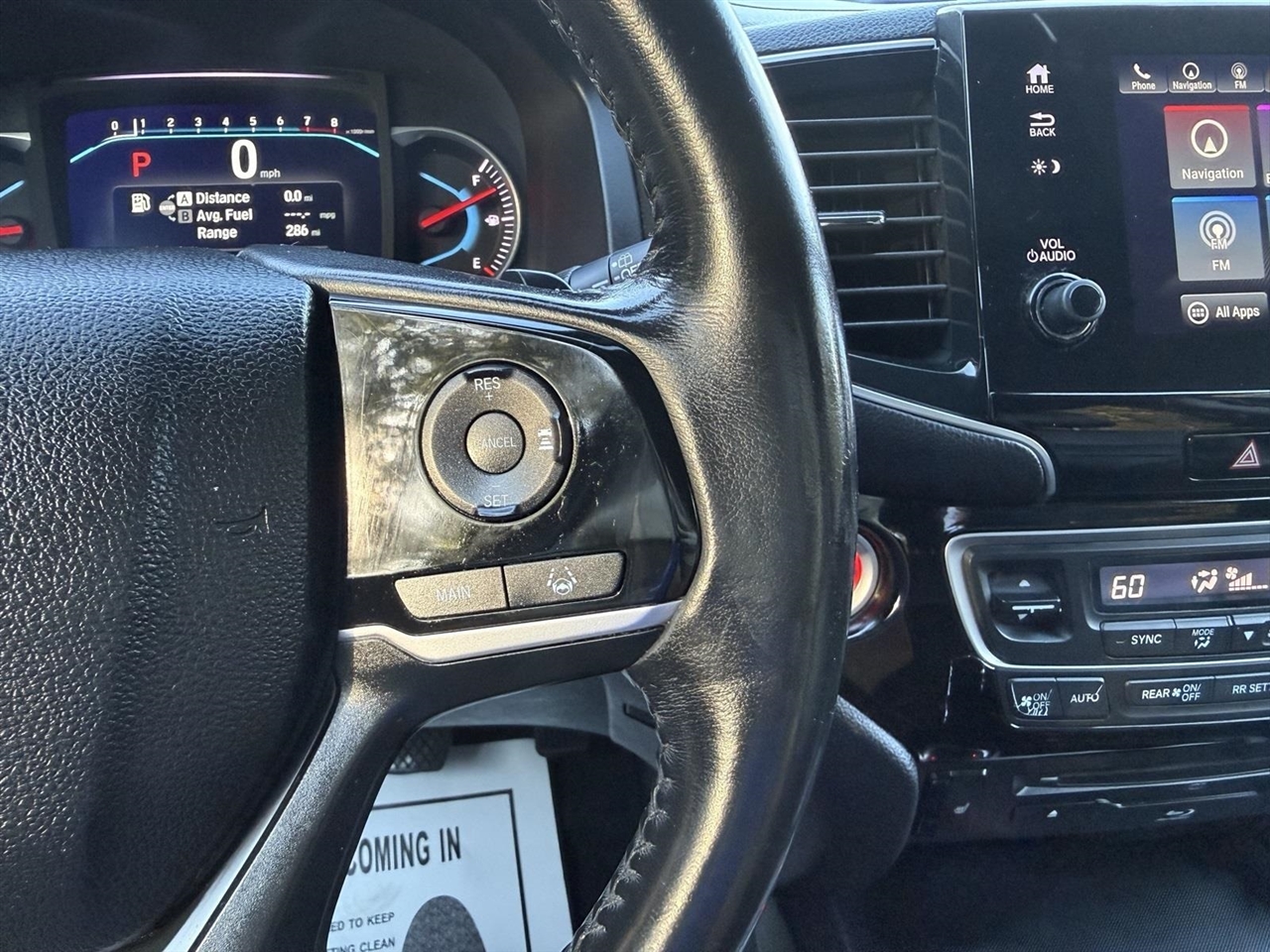 Honda Pilot Touring w/Rear Captain's Chairs 2019