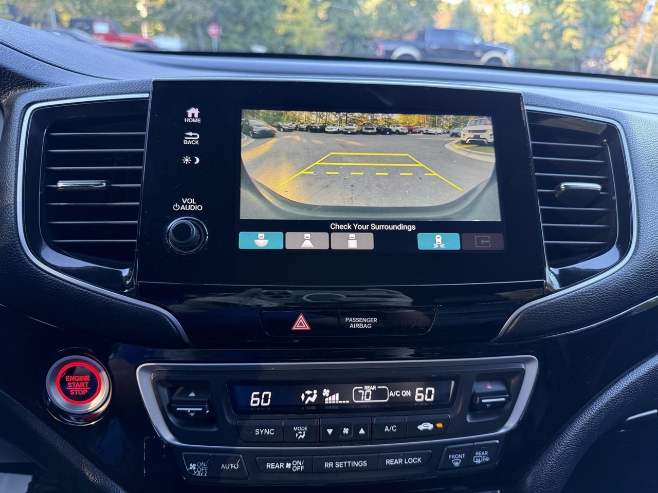 Honda Pilot Touring w/Rear Captain's Chairs 2019