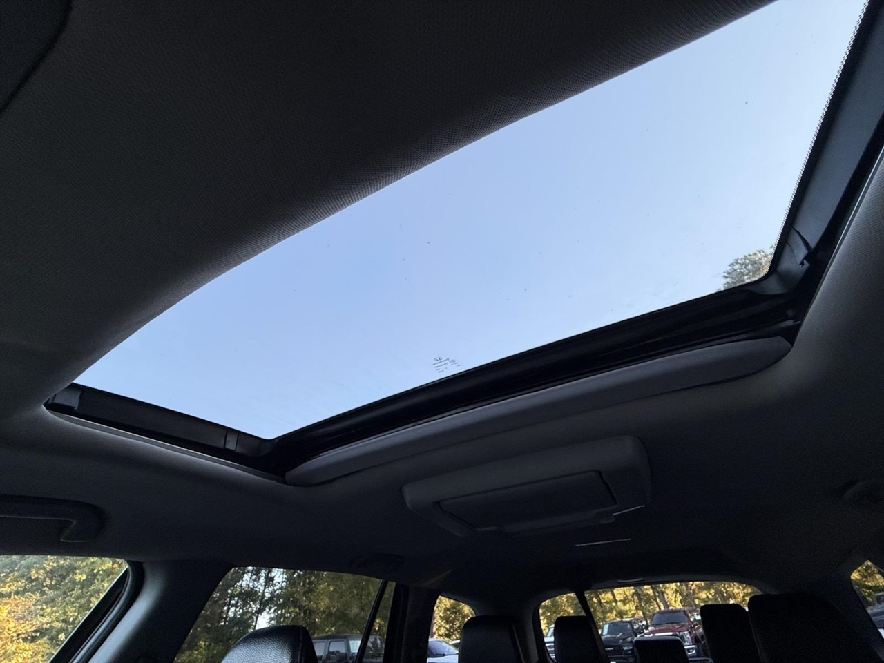 Honda Pilot Touring w/Rear Captain's Chairs 2019
