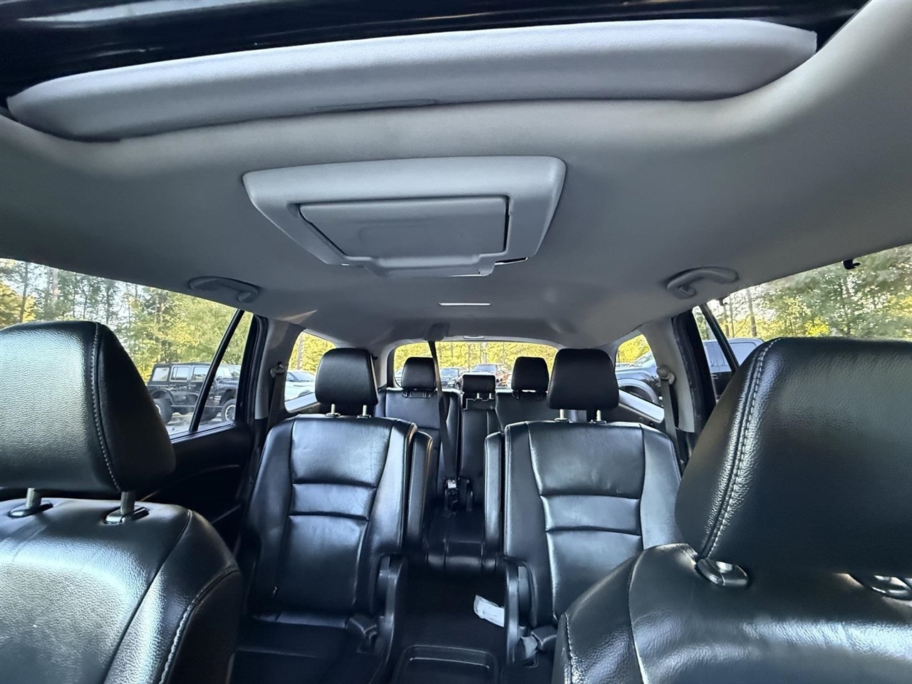 Honda Pilot Touring w/Rear Captain's Chairs 2019