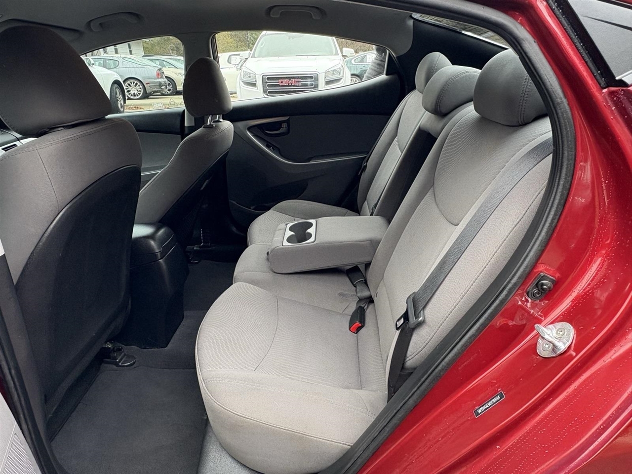 Hyundai Elantra SE 6AT 2016