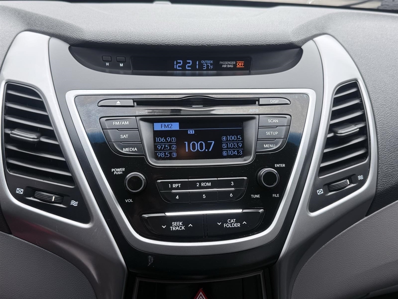 Hyundai Elantra SE 6AT 2016