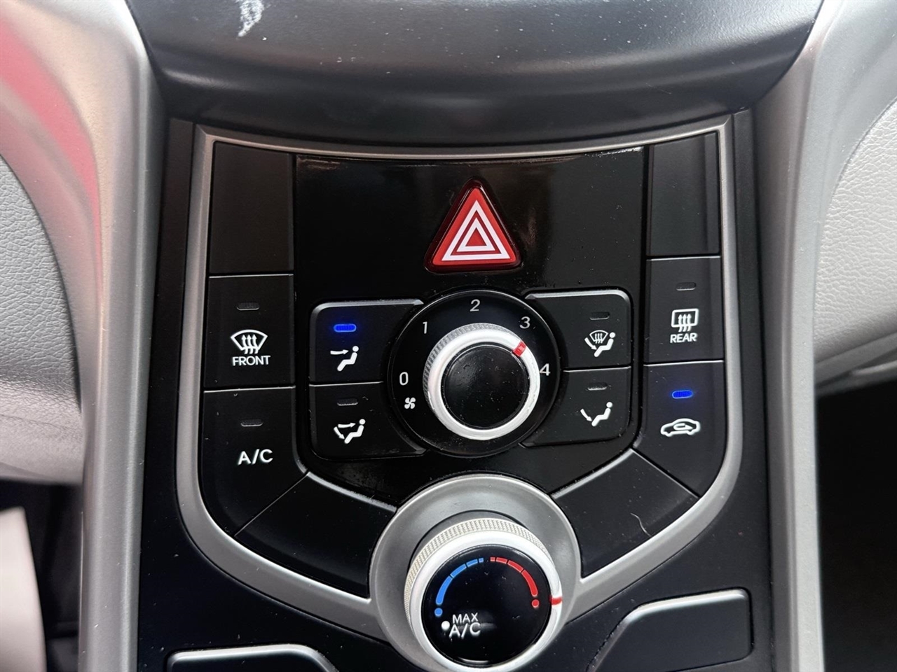 Hyundai Elantra SE 6AT 2016