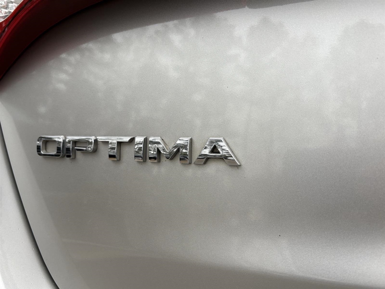 Kia Optima Hybrid Sedan 2011