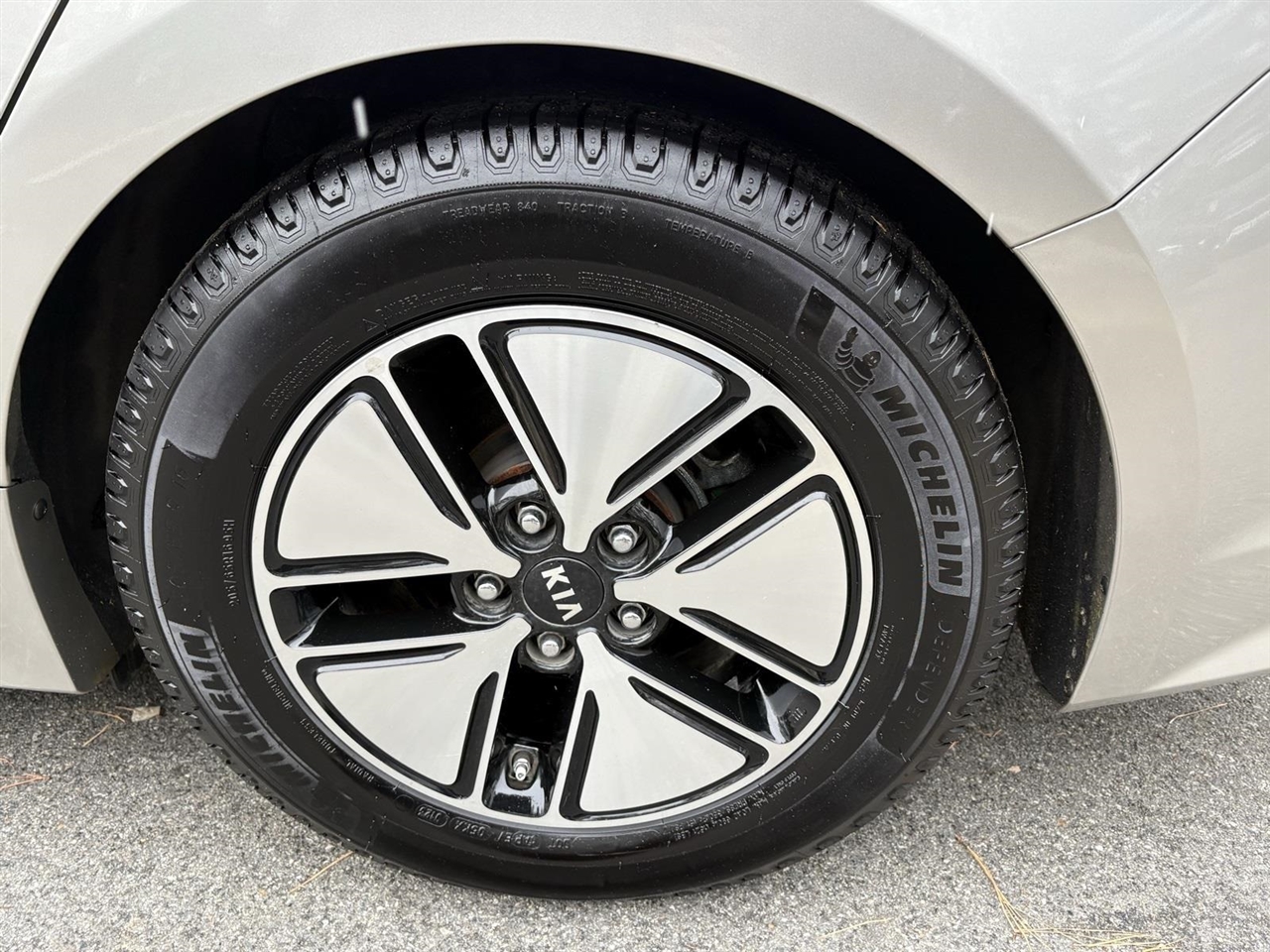 Kia Optima Hybrid Sedan 2011