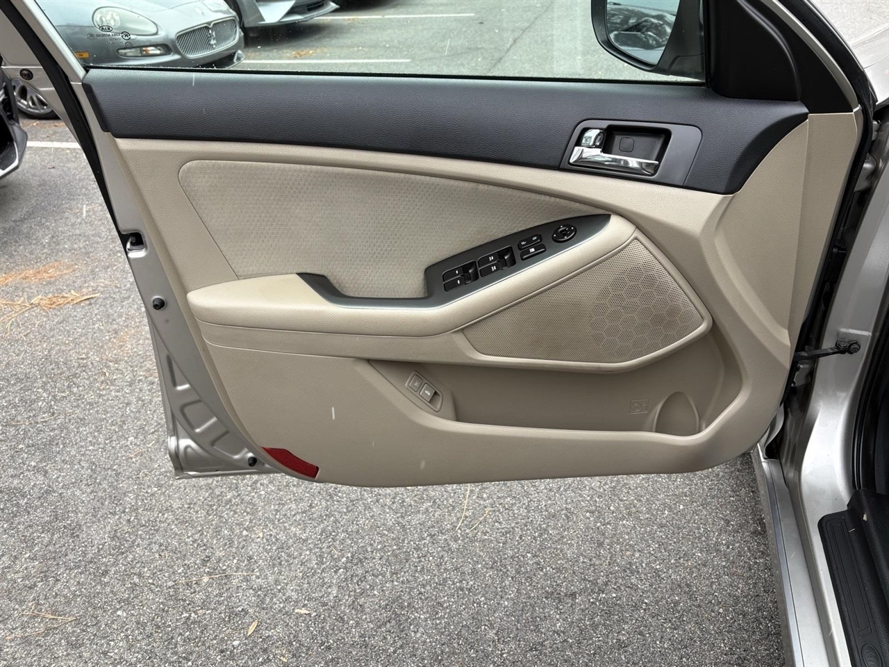 Kia Optima Hybrid Sedan 2011