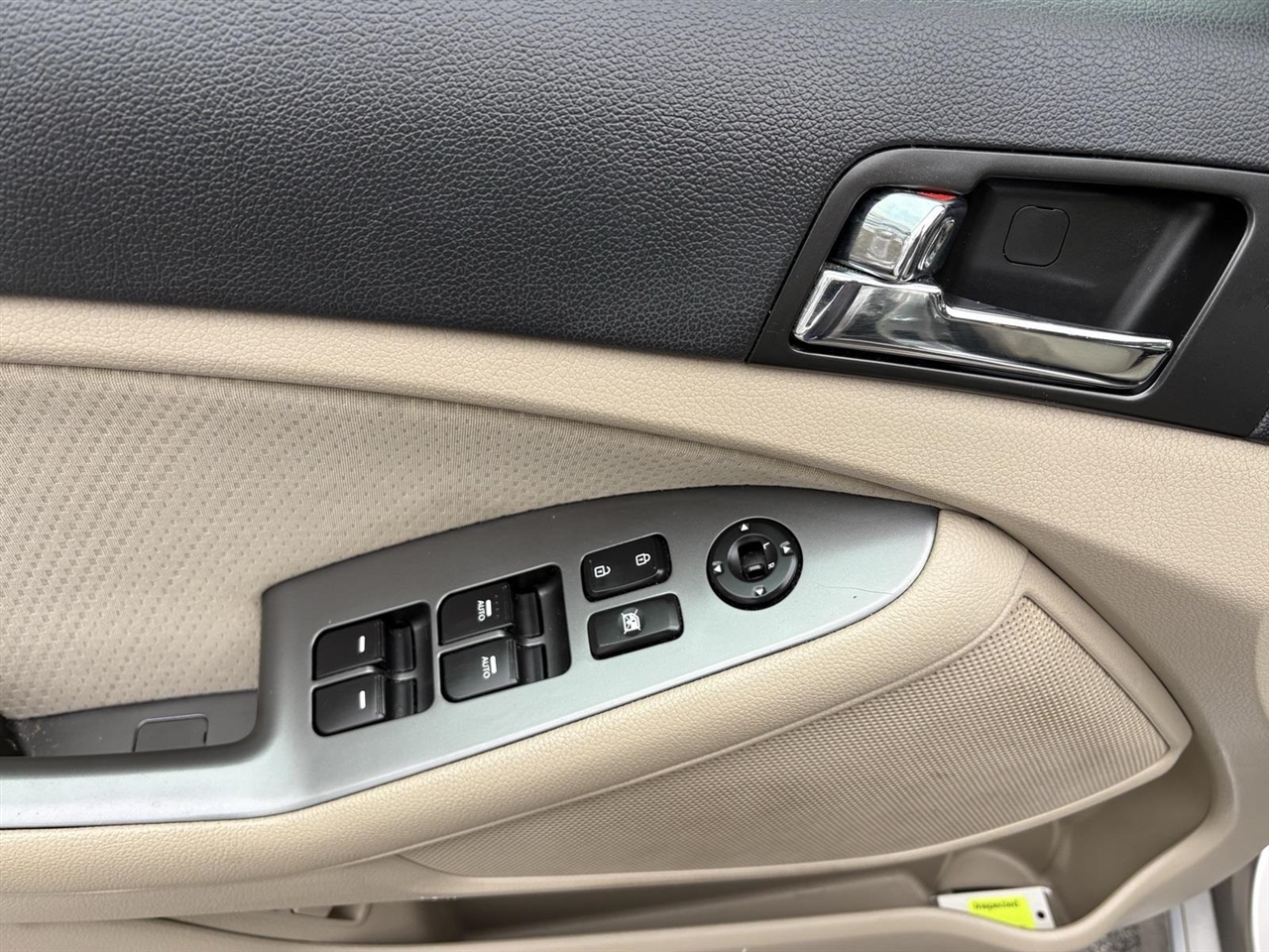 Kia Optima Hybrid Sedan 2011