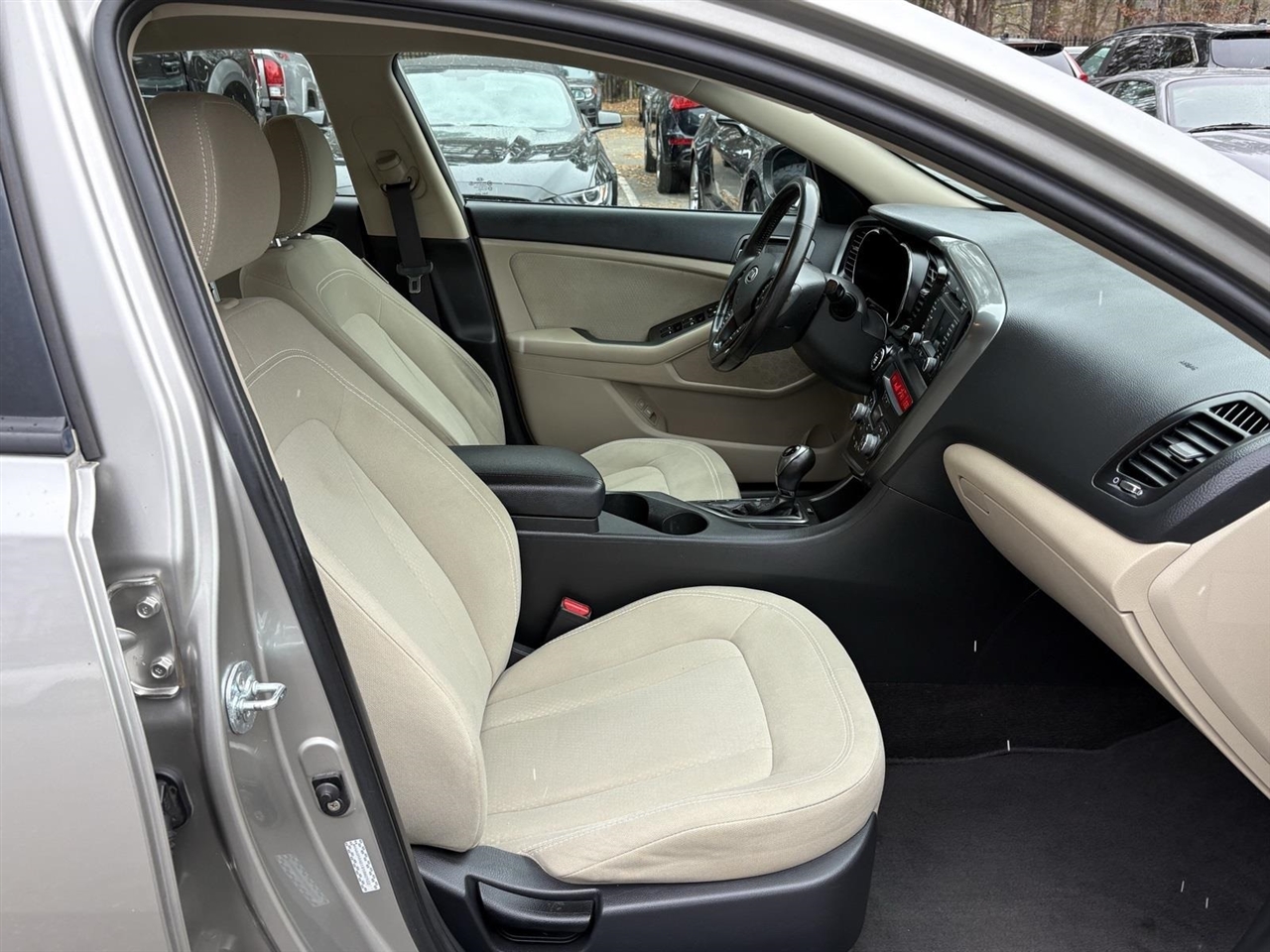 Kia Optima Hybrid Sedan 2011