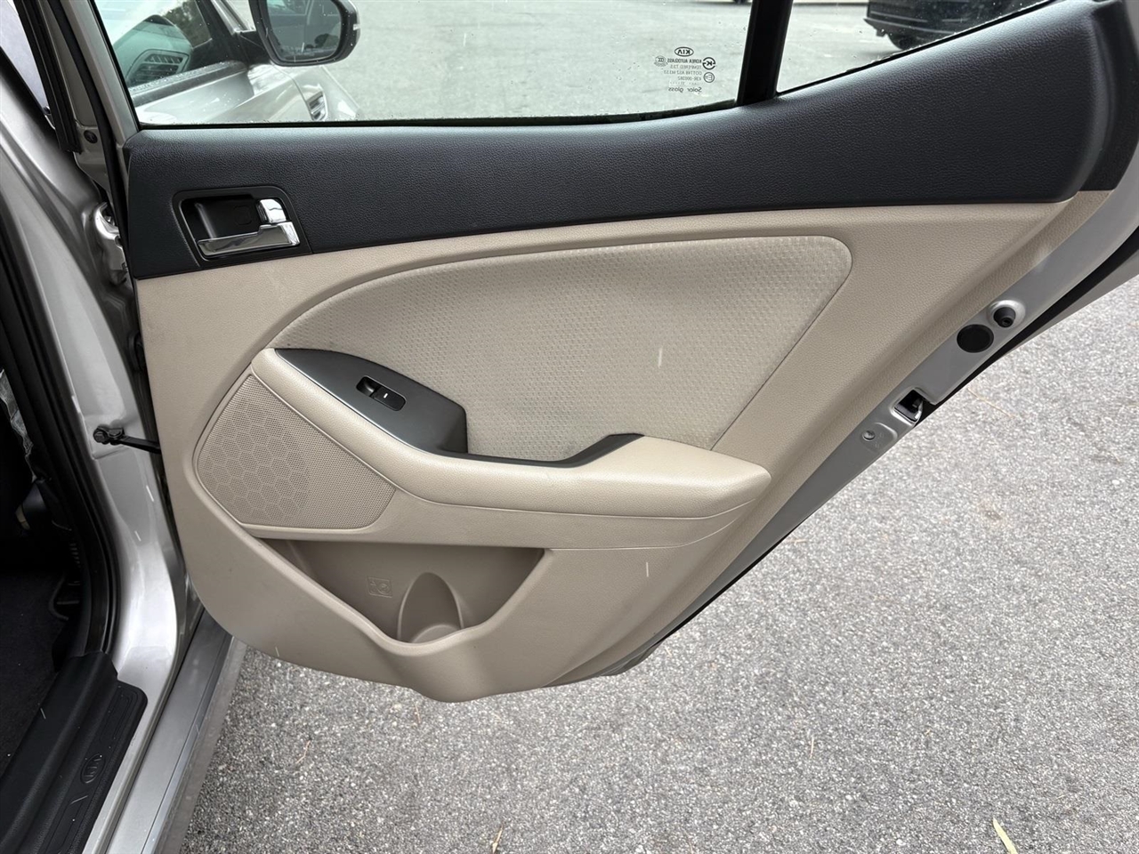 Kia Optima Hybrid Sedan 2011