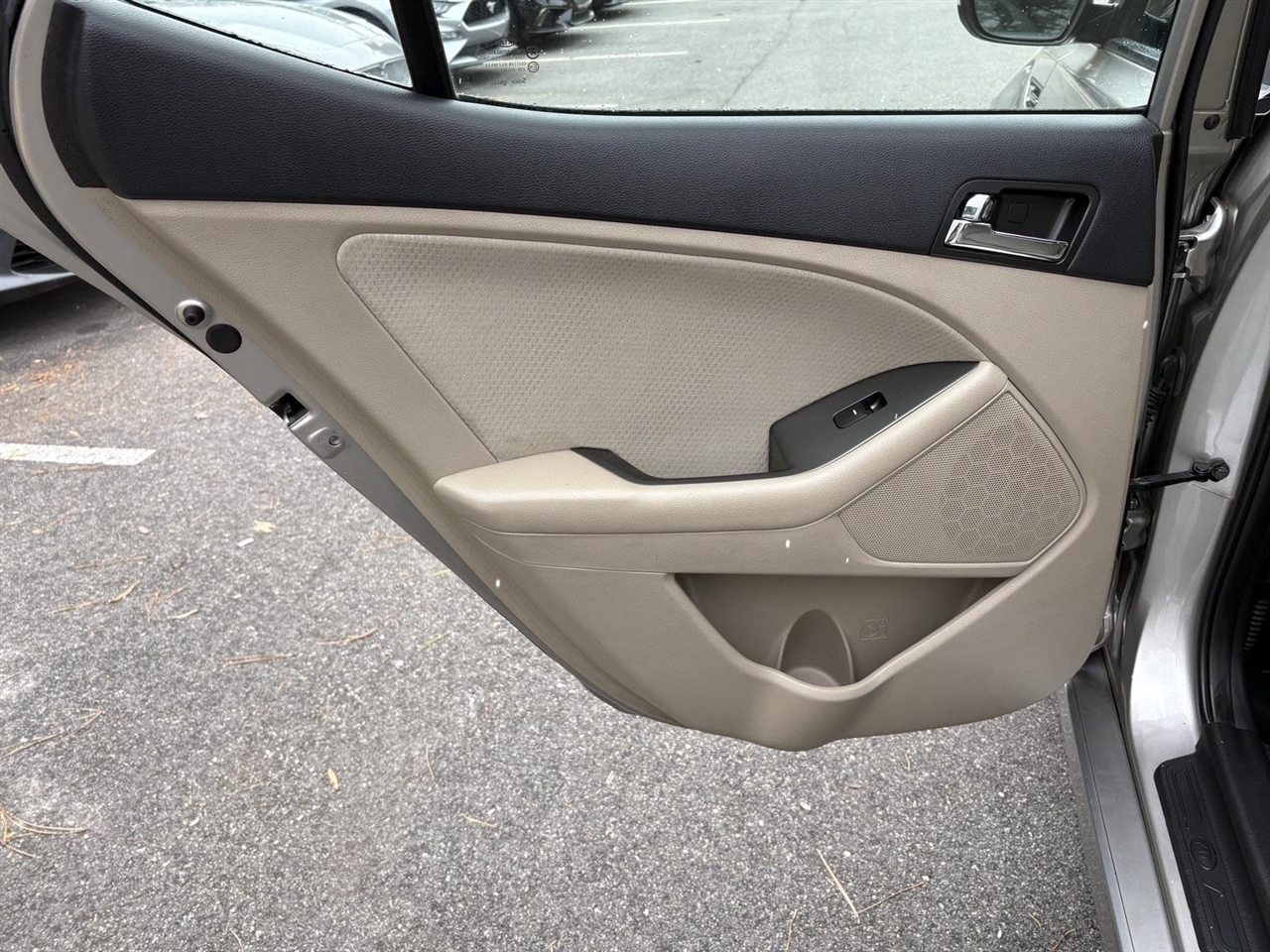 Kia Optima Hybrid Sedan 2011