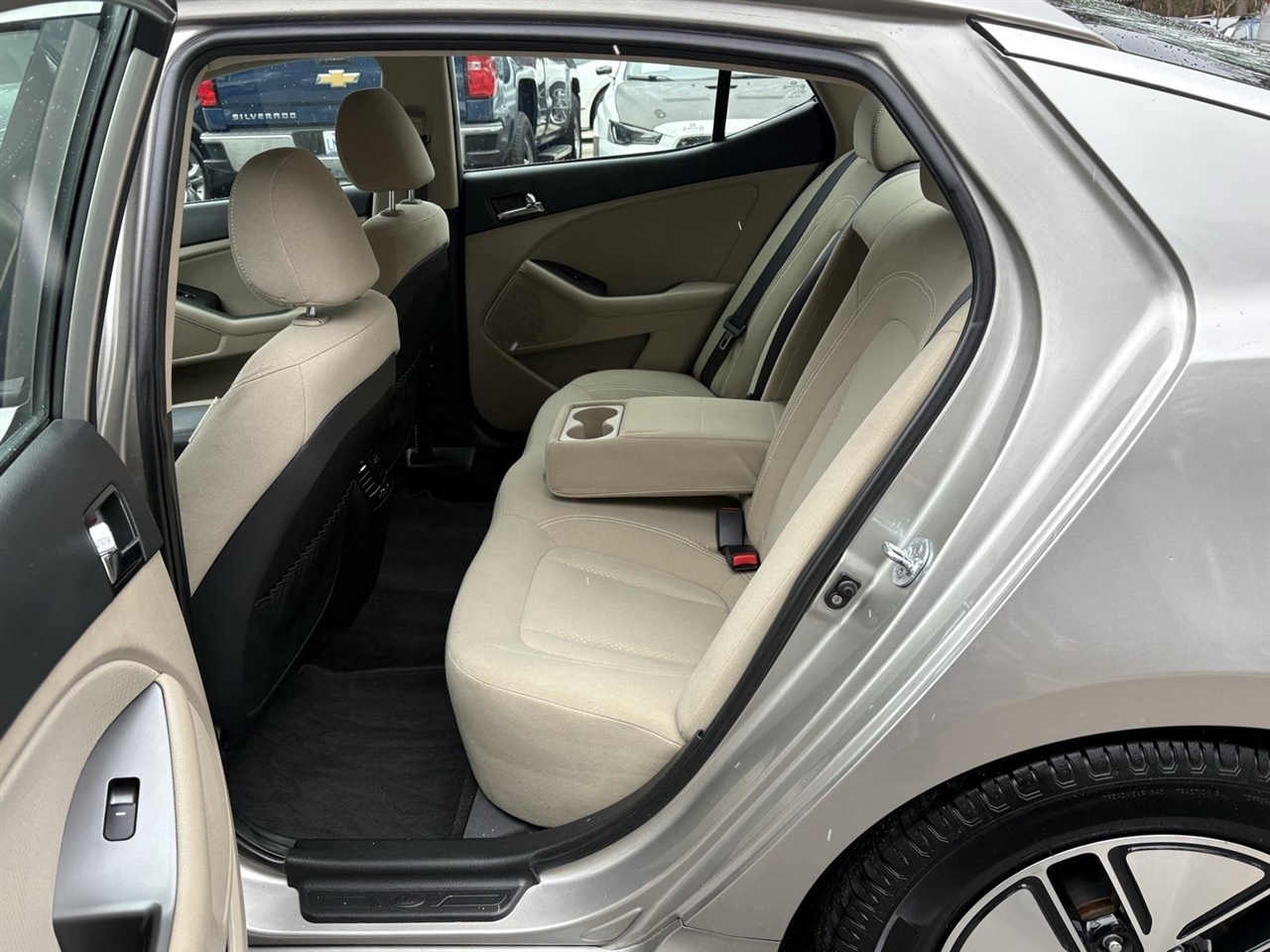 Kia Optima Hybrid Sedan 2011