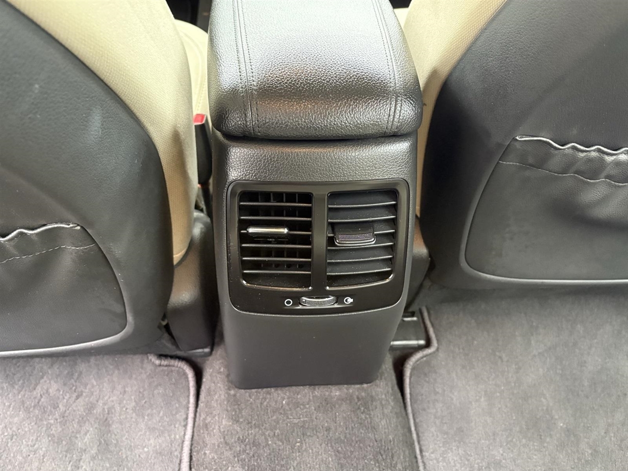 Kia Optima Hybrid Sedan 2011