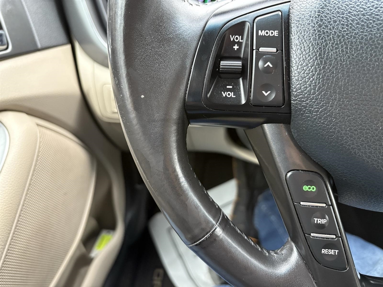 Kia Optima Hybrid Sedan 2011